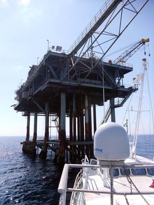 The US Department of Interior gives owners of nonproducing platforms one to five years to remove them © Andy Burlingham / Black Dog Divers